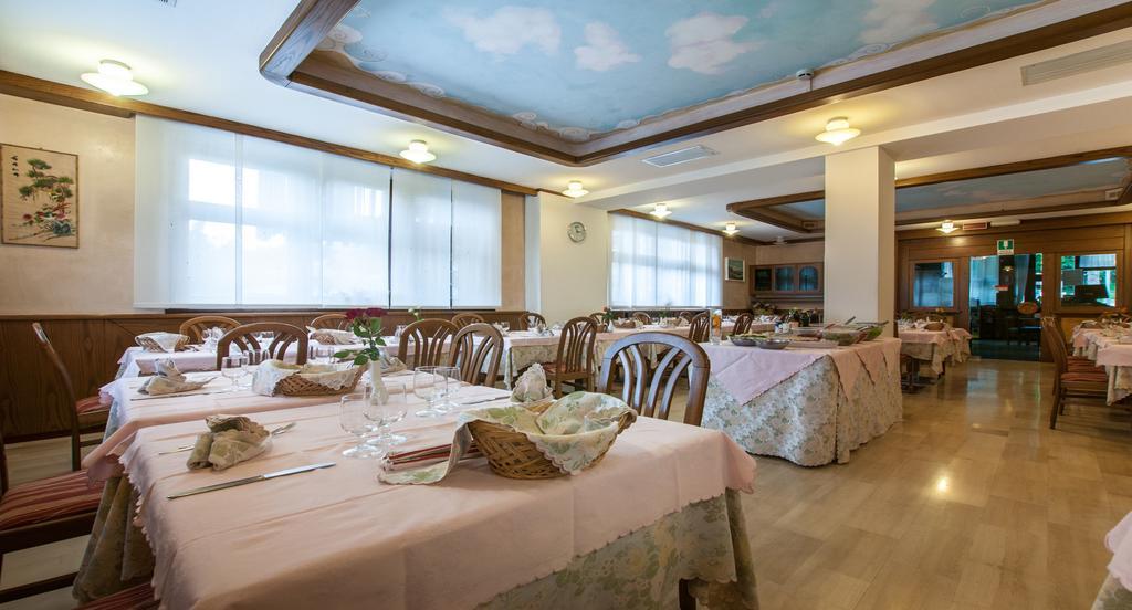 Albergo Sayonara Comano Terme Exteriör bild