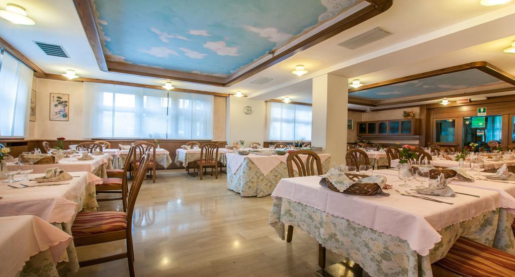 Albergo Sayonara Comano Terme Exteriör bild