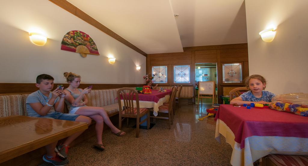 Albergo Sayonara Comano Terme Exteriör bild