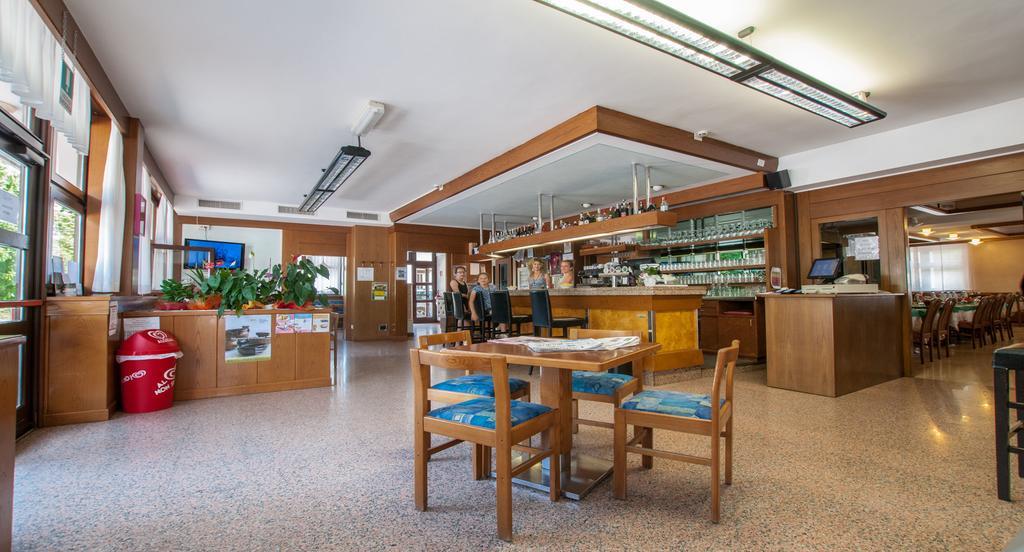 Albergo Sayonara Comano Terme Exteriör bild