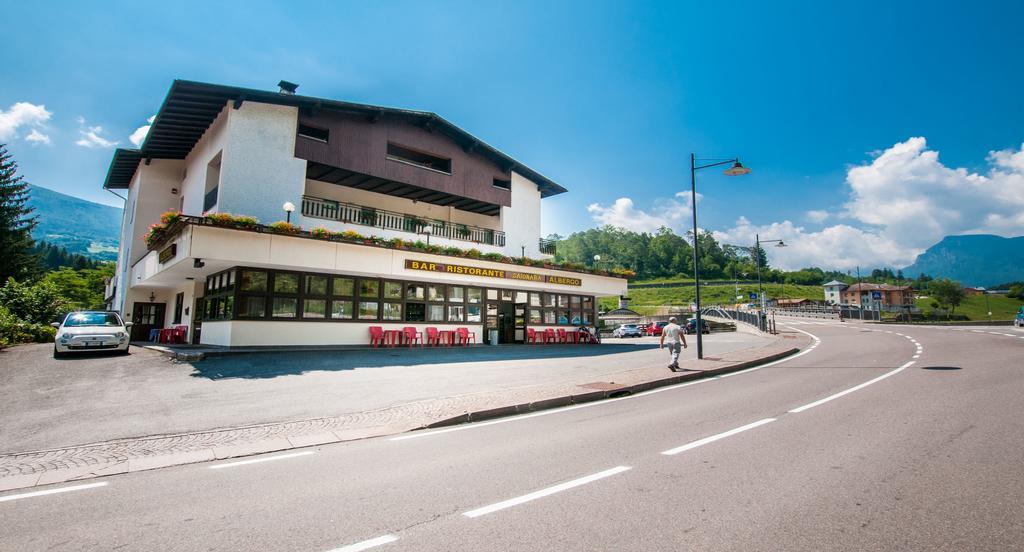 Albergo Sayonara Comano Terme Exteriör bild