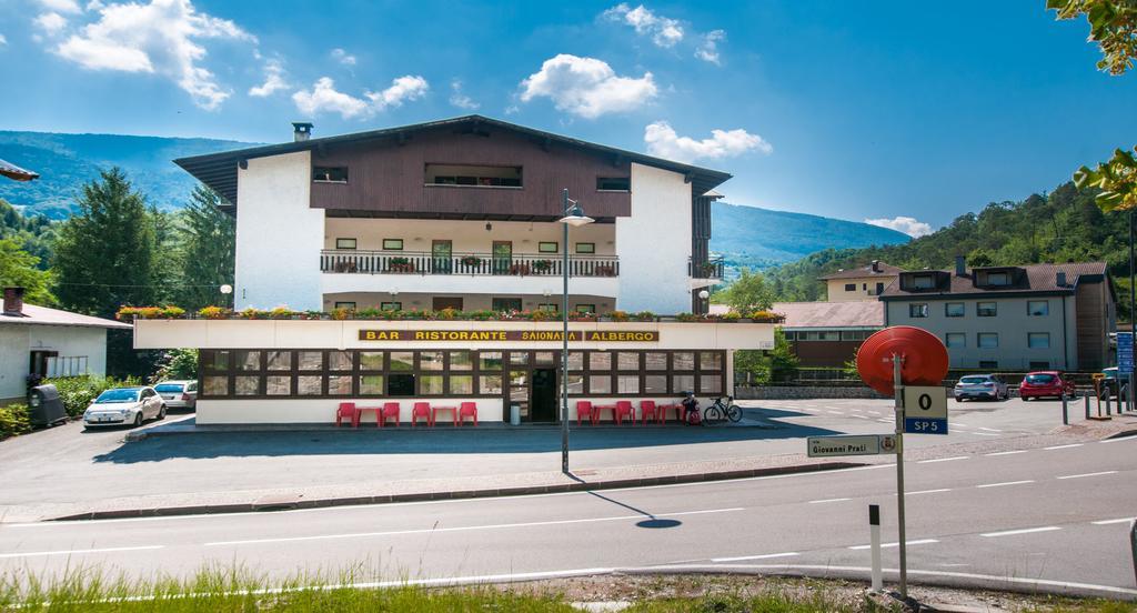 Albergo Sayonara Comano Terme Exteriör bild